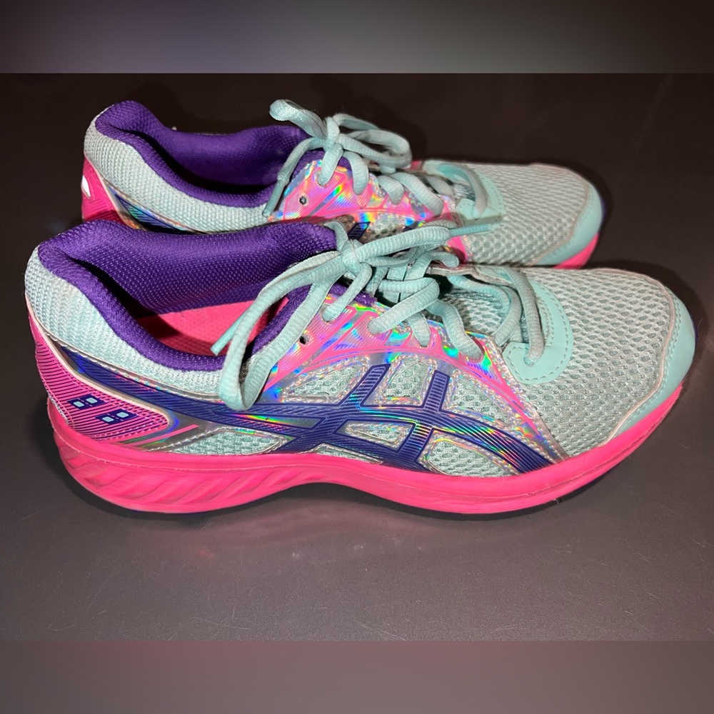 Girls ASICS Running Shoes Size 4